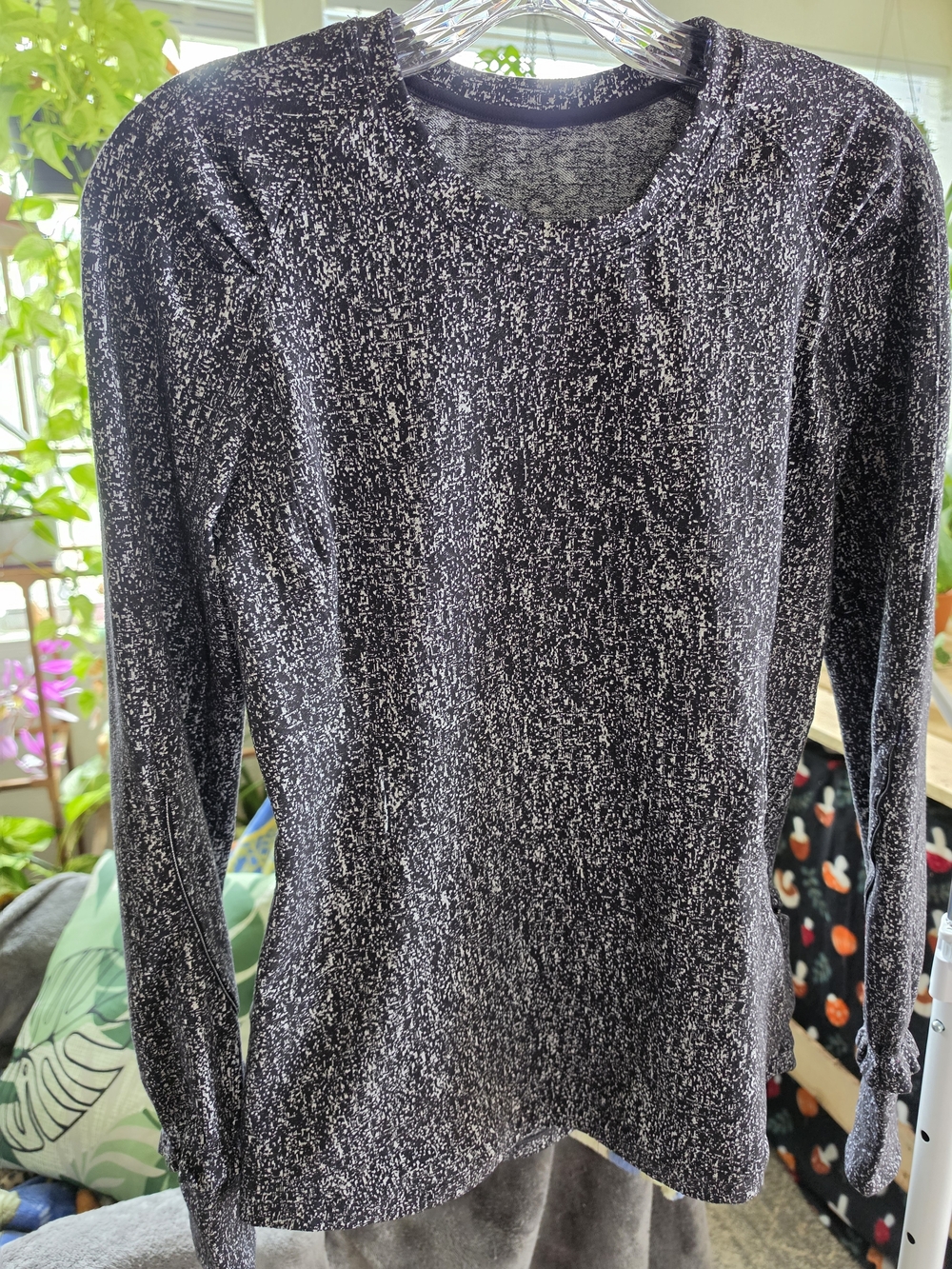 Lululemon Extra Mile Long Sleeve Black White Speckled Running Thumbholes Luon